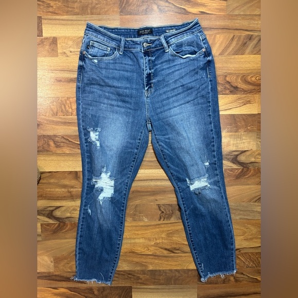 Judy Blue Denim - Judy Blue Relaxed Fit Jeans Size 13/31 Distressed Mid Rise Medium Wash Stretch